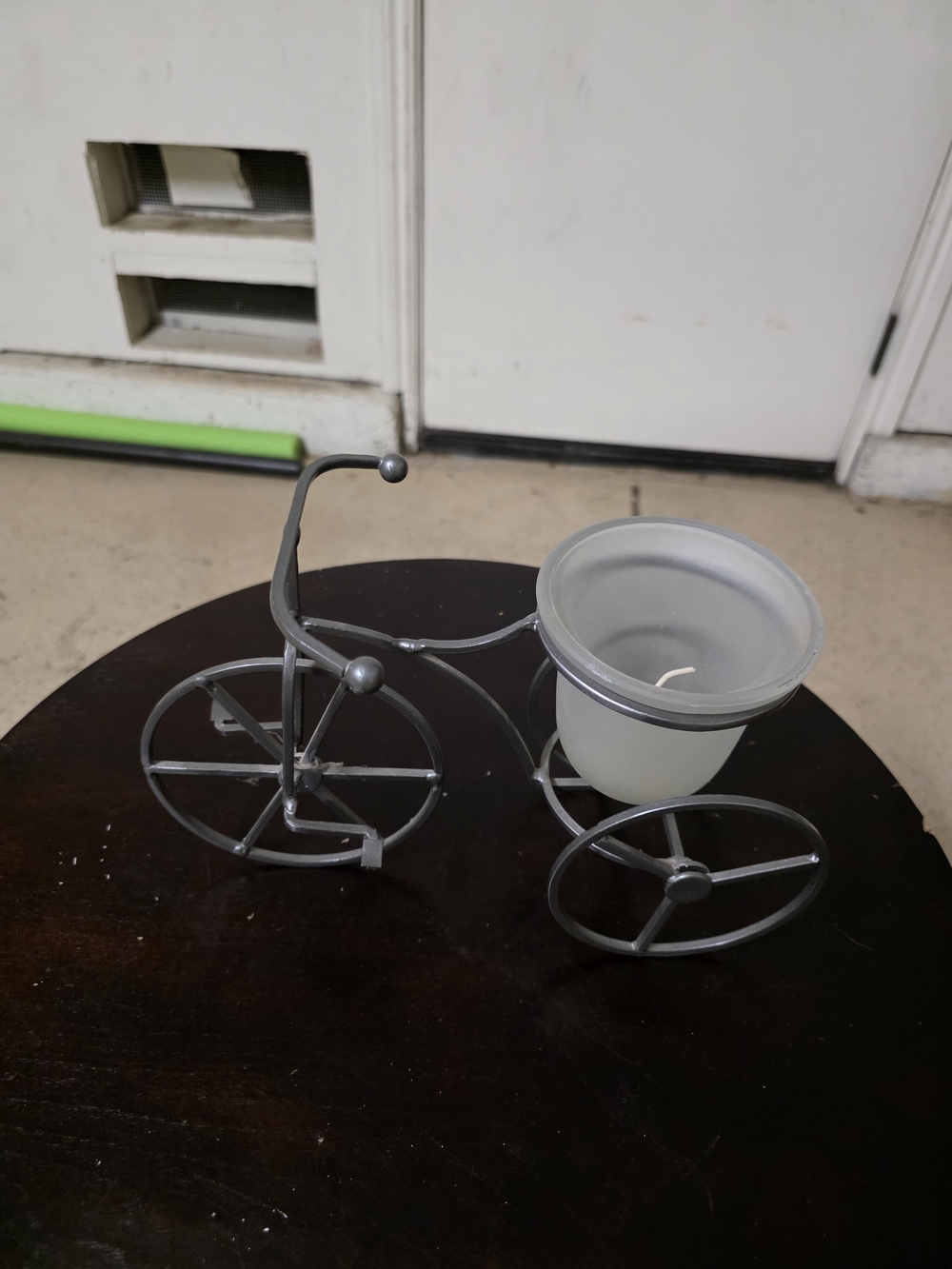 Metal Tricycle Candle Holder in Gray